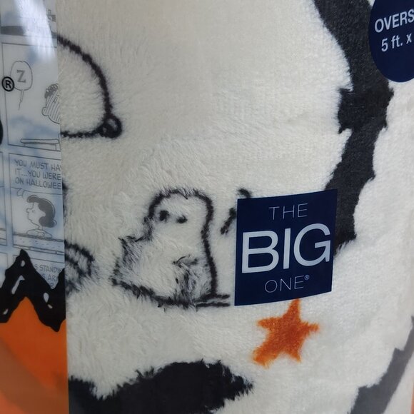 Peanuts Snoopy Halloween Plush Throw Blanket 60x72" Oversized Soft Cozy - Picture 7 of 11